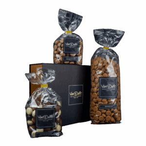 Sinterklaas geschenk met 500gr naturel, luxe mix en karamel zeezout kruidnoten