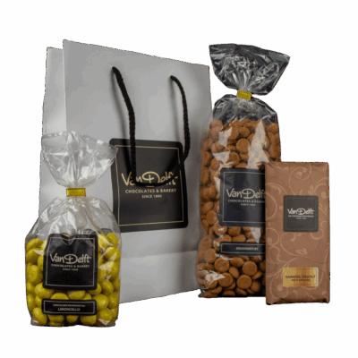 Cadeauset met 500gr naturel pepernoten, limoncello pepernoten en reep karamel zeezout